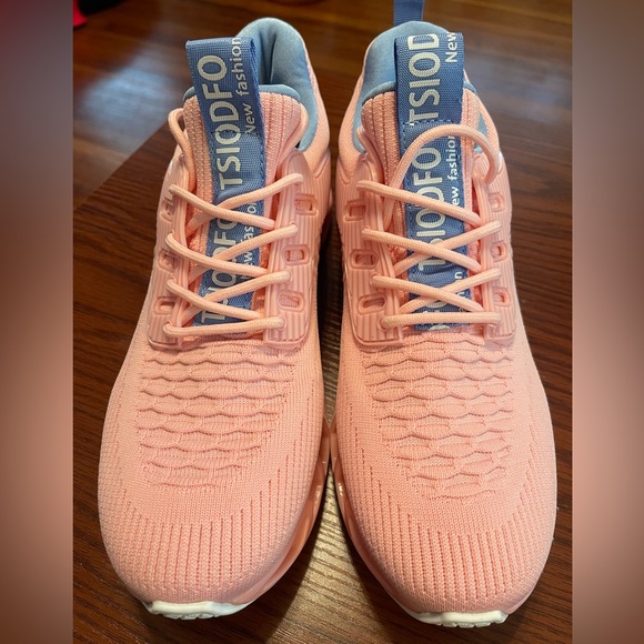 Shoes - NEW Pink Tsiodfo Running Shoes
